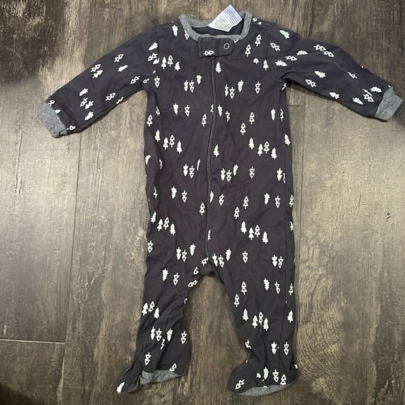 Size 0-3 month footie - Picture 1 of 1